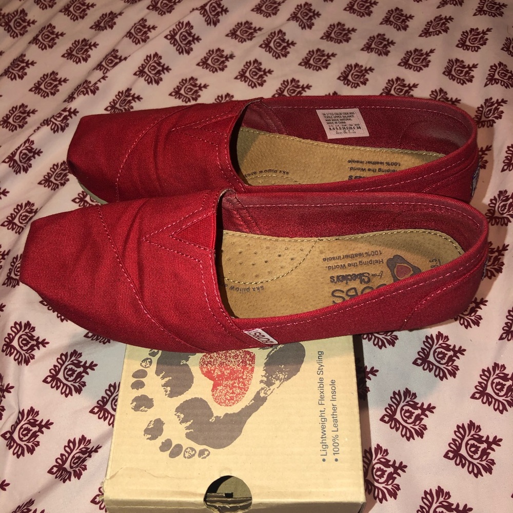 Red Bobs Skechers - Picture 2 of 3